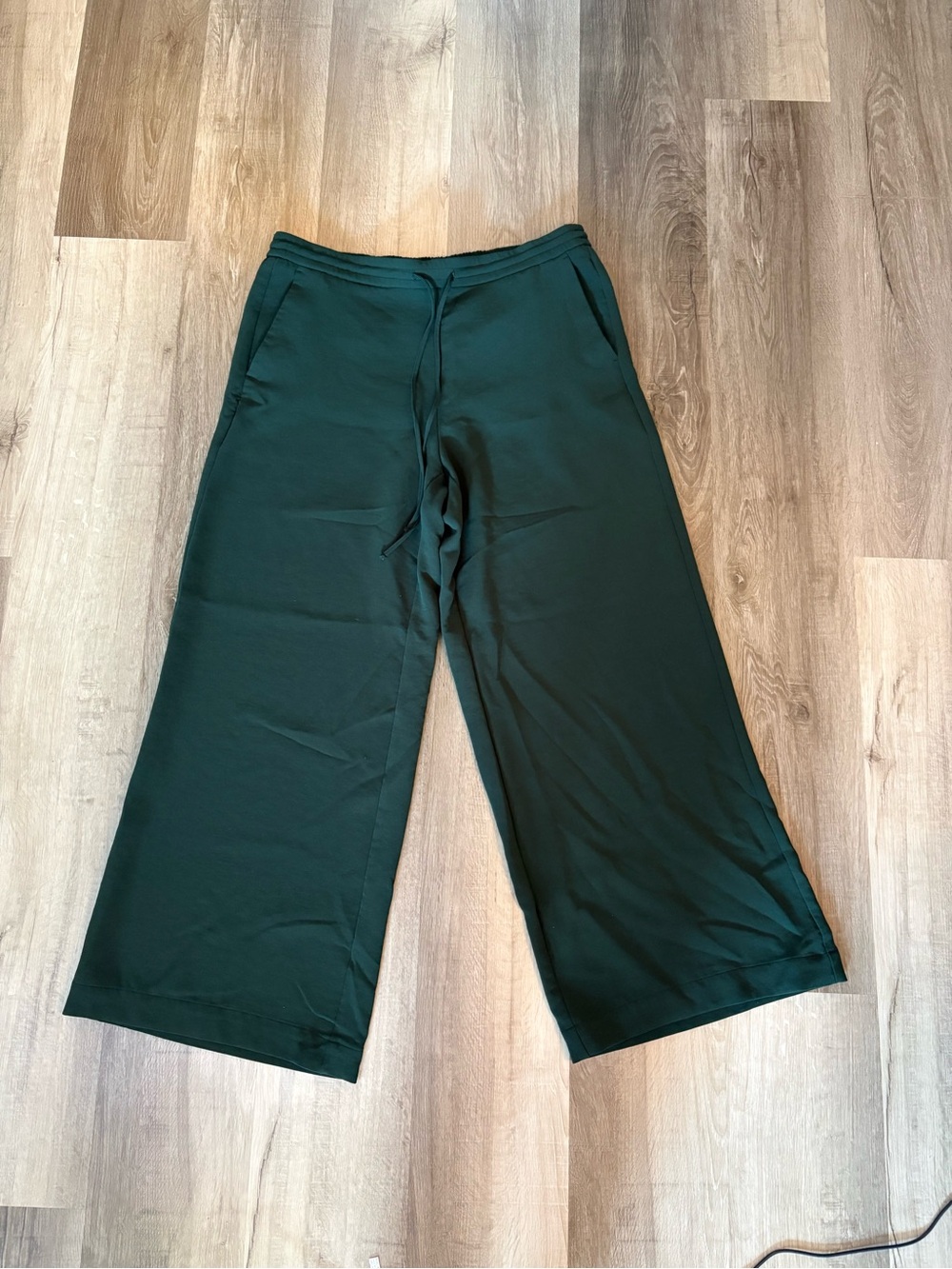 Women’s Size L Wide Leg Pull-On Pants in Dark Green Crepe Officecore
